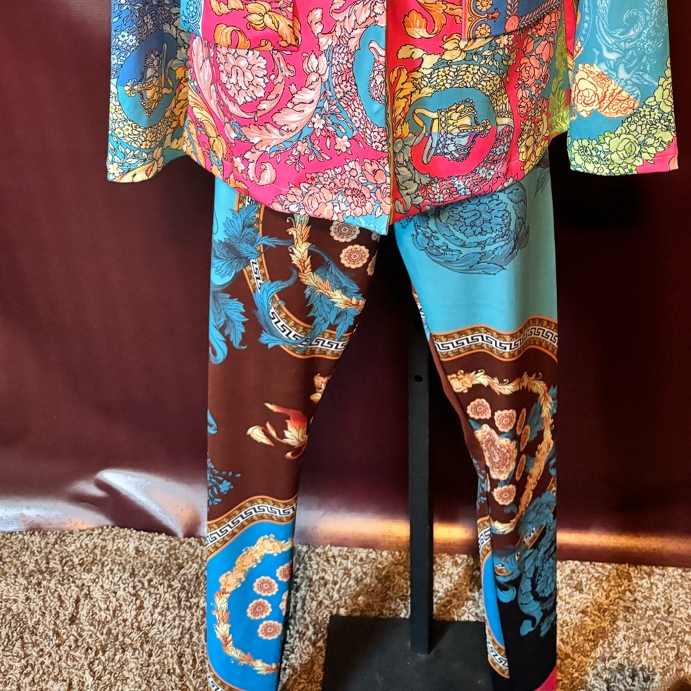 Women's Autumn Color Tropical Print Long Sleeve Top & Leggings -2 Piece Set - Picture 6 of 6
